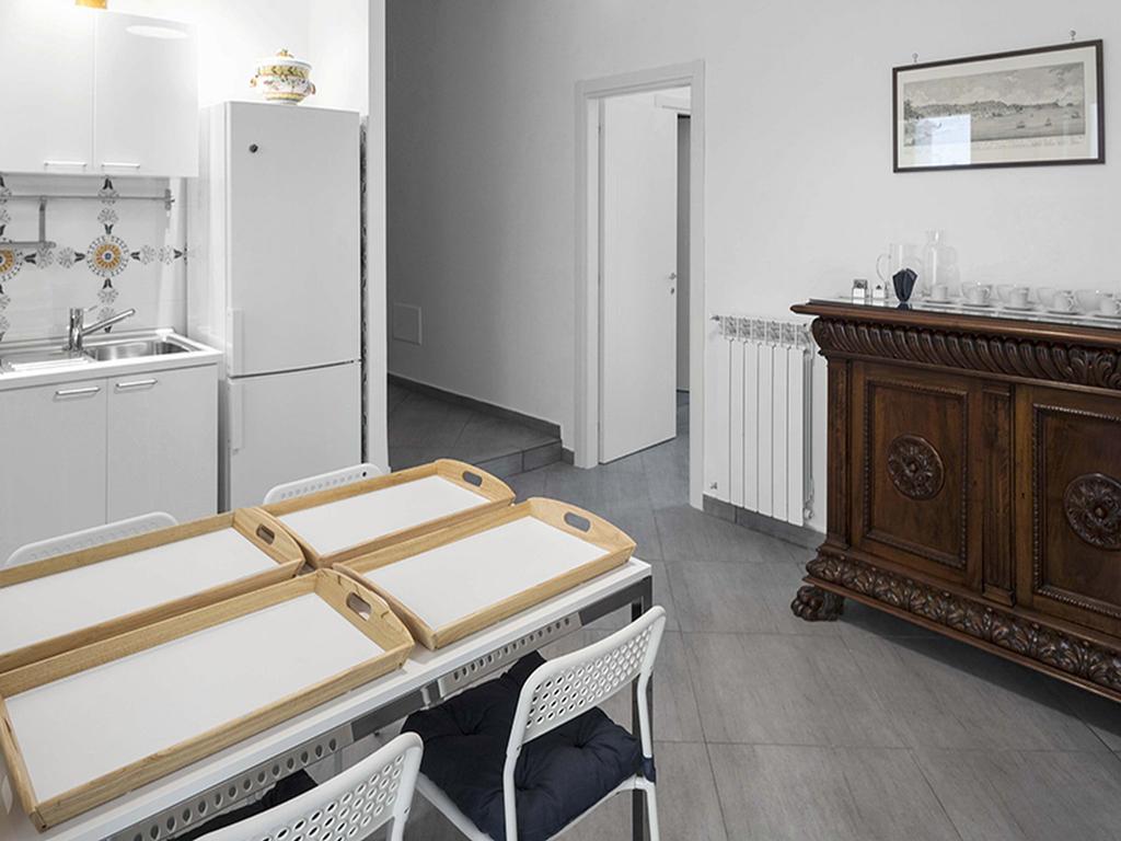 Bed & Breakfast Nilo32 เนเปิลส์ ภายนอก รูปภาพ